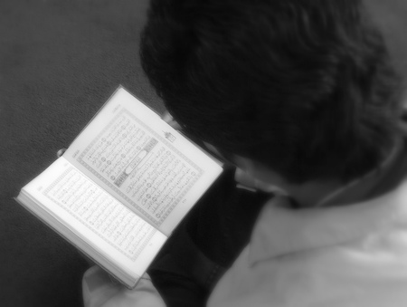 Para Pembaca Al Qur'an , Waspadai Godaan Syetan!
